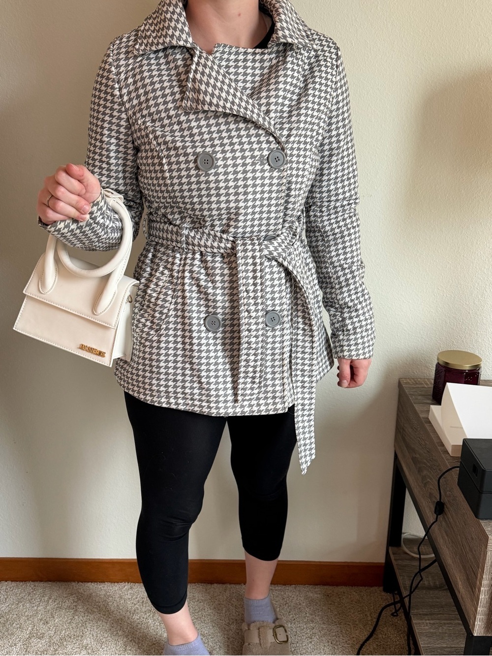 Women’s J2 gray and white checkered button up coat